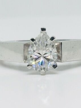 1.2ct MOISSANITE Ring size 7
